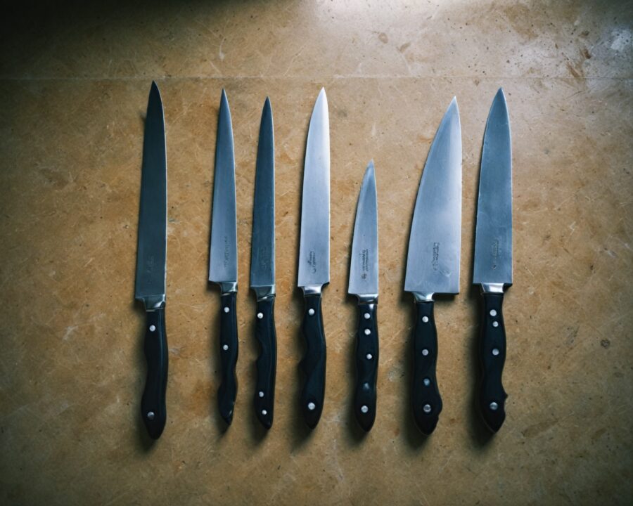 como armazenar facas de forma segura e prática em casa